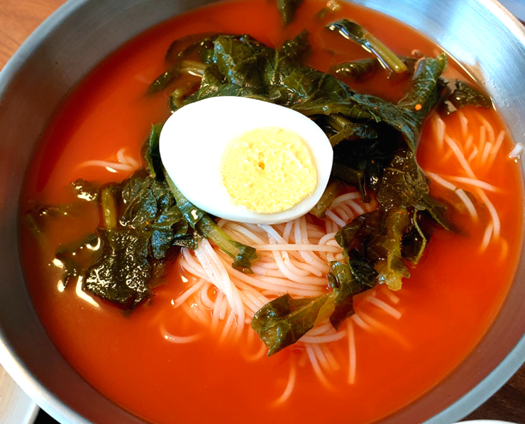 열무국수-위에-삶은-달걀