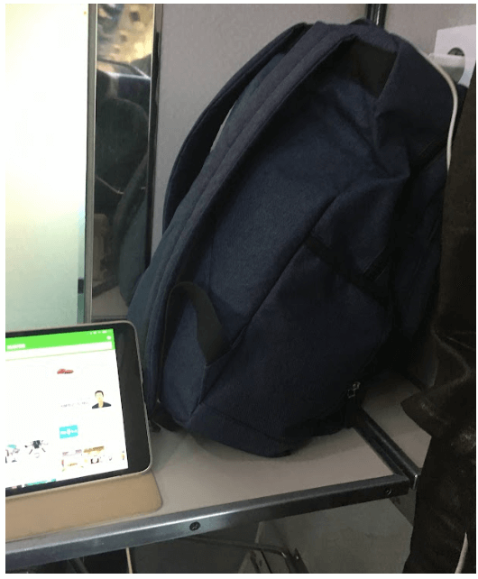 과거-기차여행중-태블릿-사용