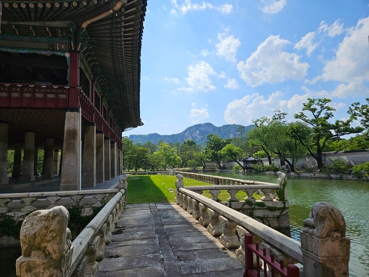 경회루 측면