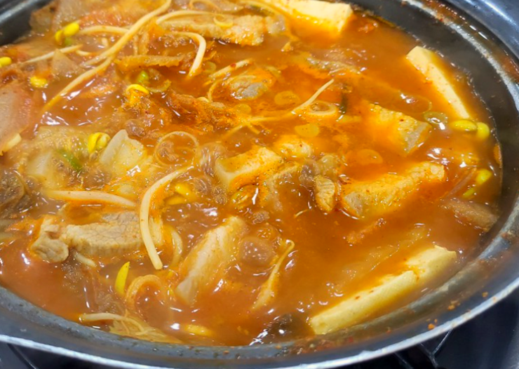 김치찌개-고기-콩나물