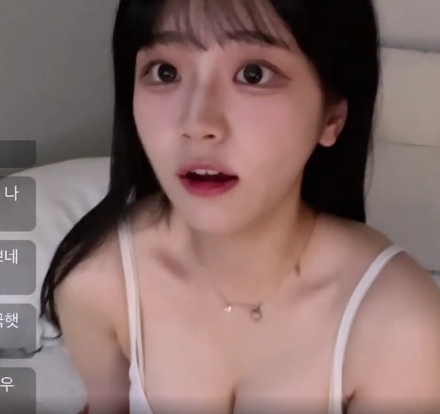  남친시점 침대 위 쵸단 움짤 gif