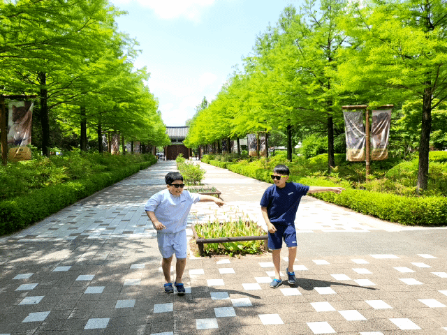 전주동물원에서 토카토카 댄스를 추는 아이들