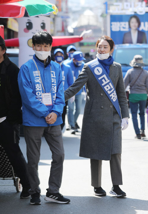  조기영 시인에게 고민정 후보란