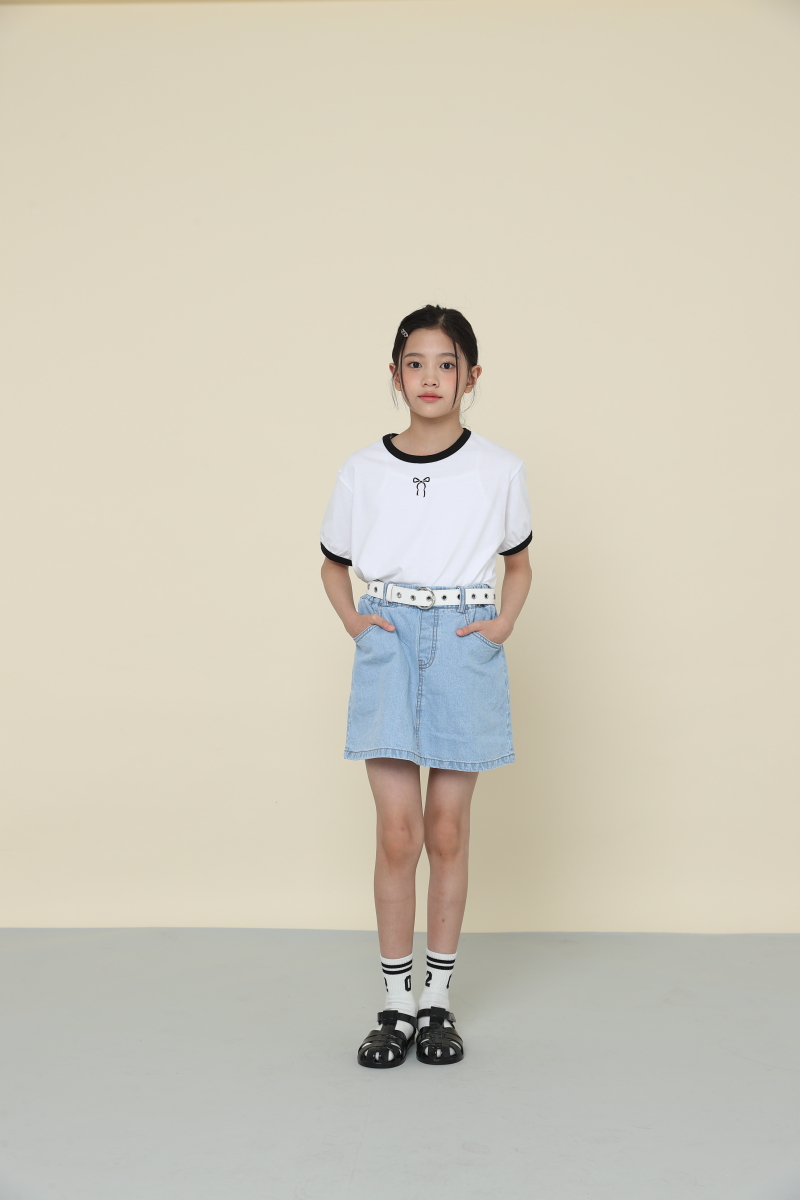 여자초등학생 