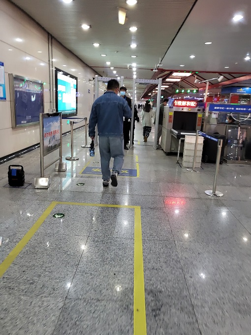 짐검사-하는-베이징-지하철