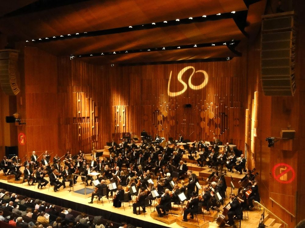런던 심포니 오케스트라의 연주 모습
