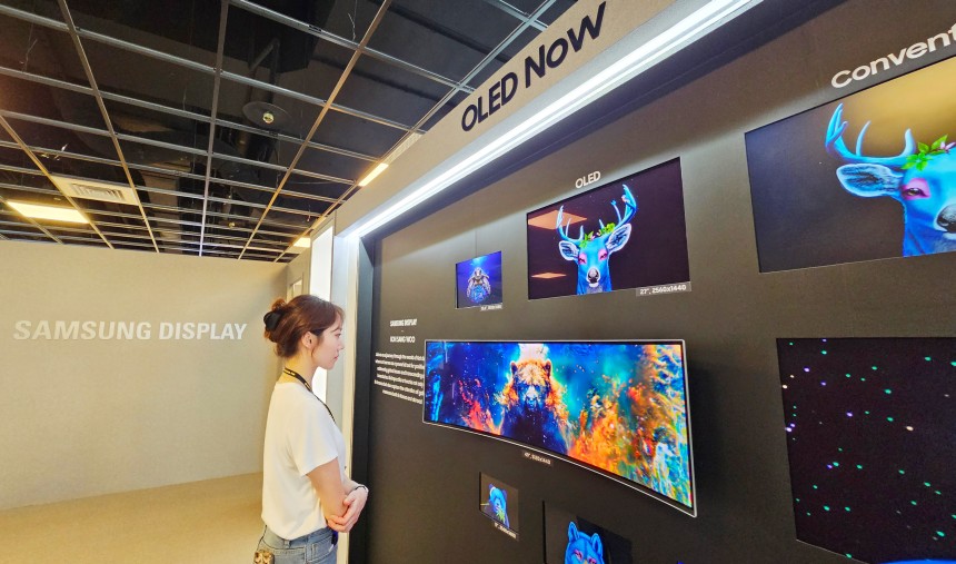 다양한 IT OLED 제품을 한 자리에서 살펴볼 수 있는 '컴퓨텍스 2025' 삼성디스플레이 부스 전시존.