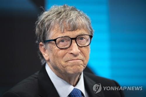  빌 게이츠, 전라 수영장 파티 즐긴 '호색한'이었다?