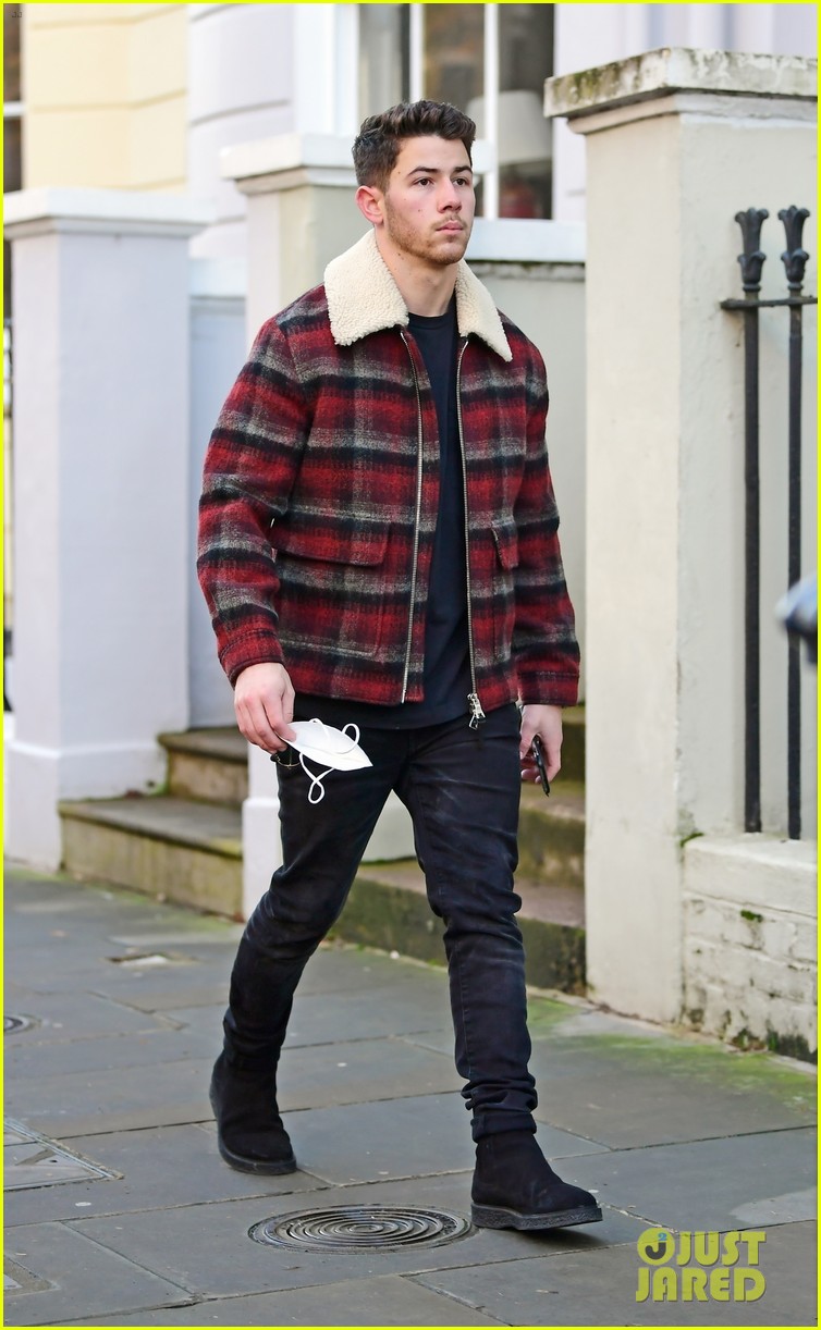  팝 가수 닉 조나스(Nick Jonas) 런던거리를 런어웨이중 ^^