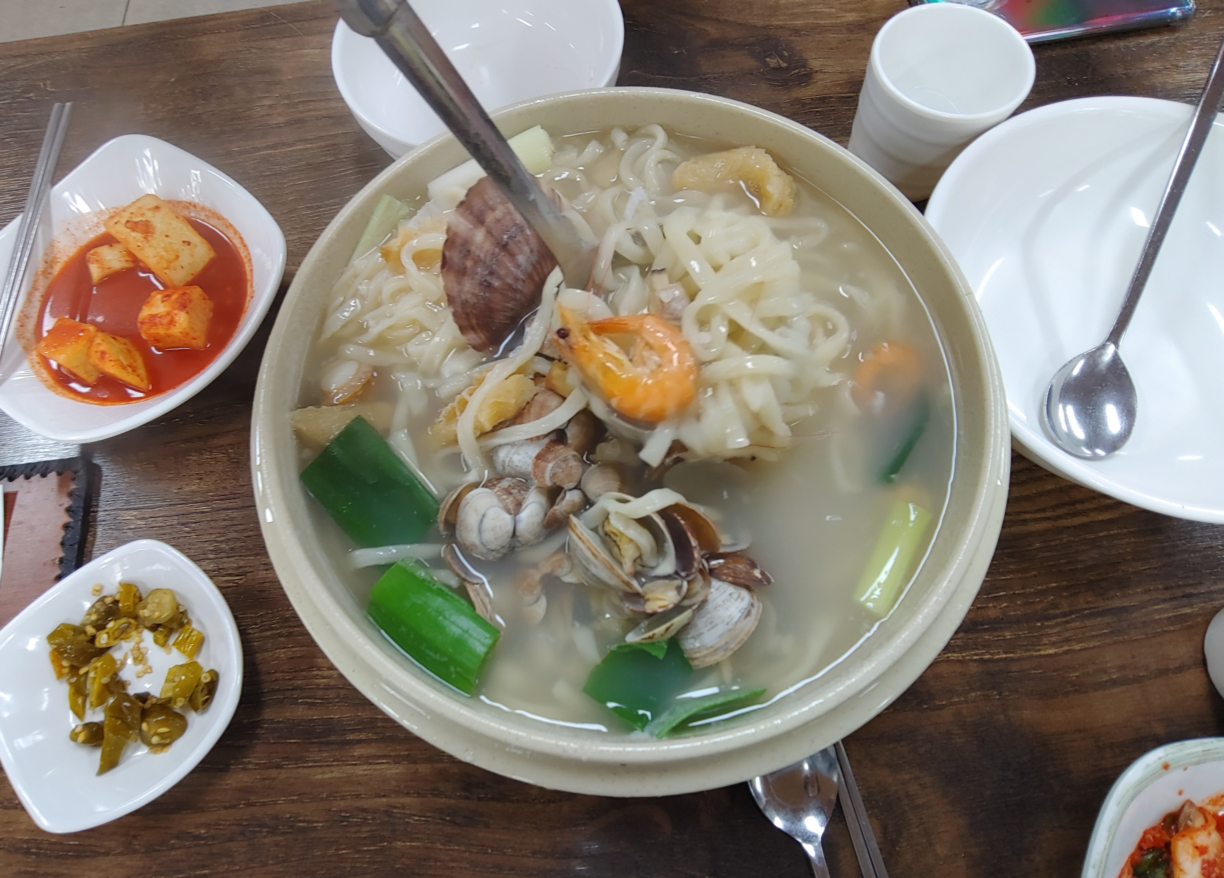  황태가 들어간 영종도 황해 해물칼국수