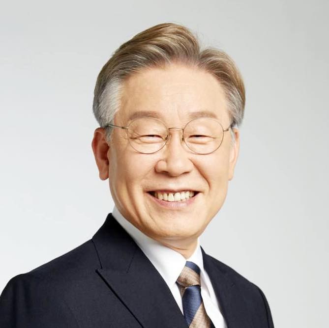  재난지원금 한번 더...이재명, 홍남기 대립 알아보기