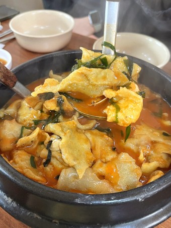 뚝배기 수제비 칼국수