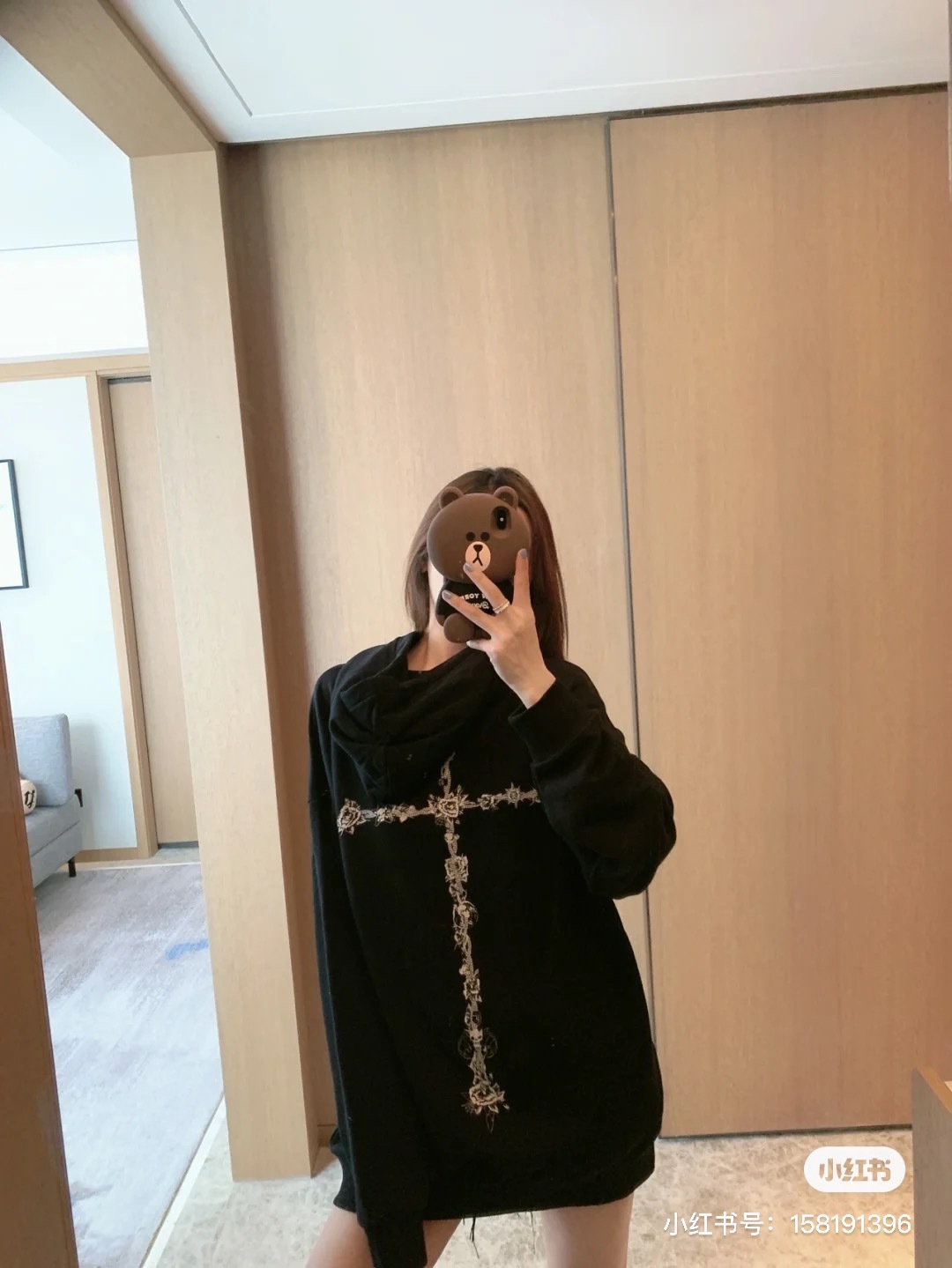  [GIVENCHY] 지방시 메탈릭 스웨트 셔츠 후드 티셔츠 BMJ0BD3Y69 001