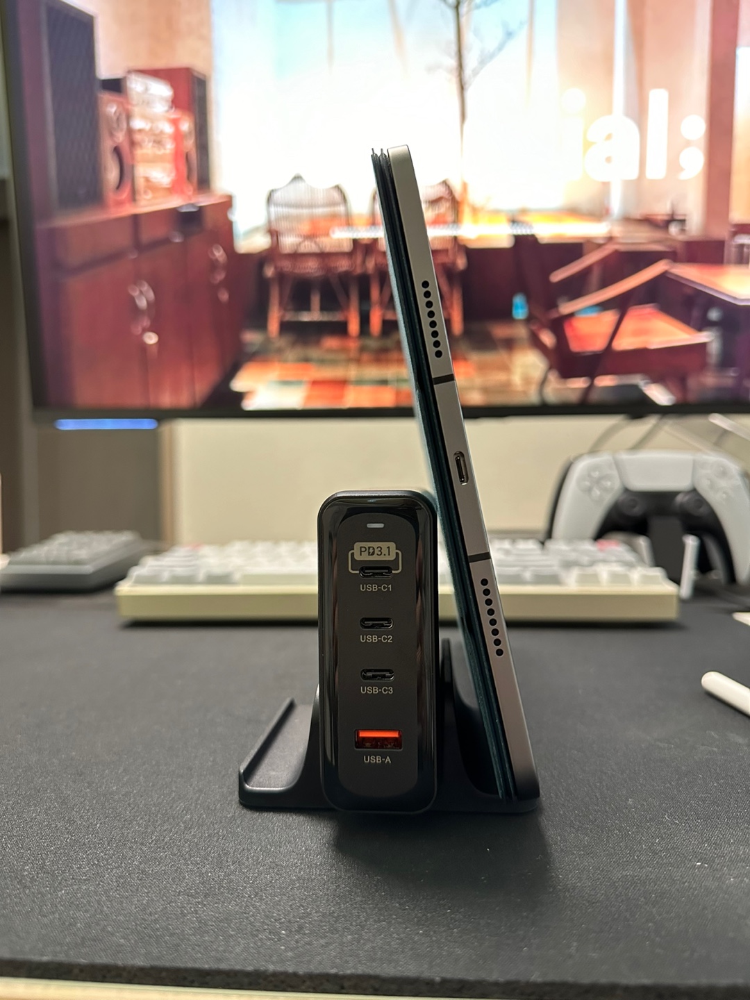 UM2 GaN2 240W 충전기 거치대 각도