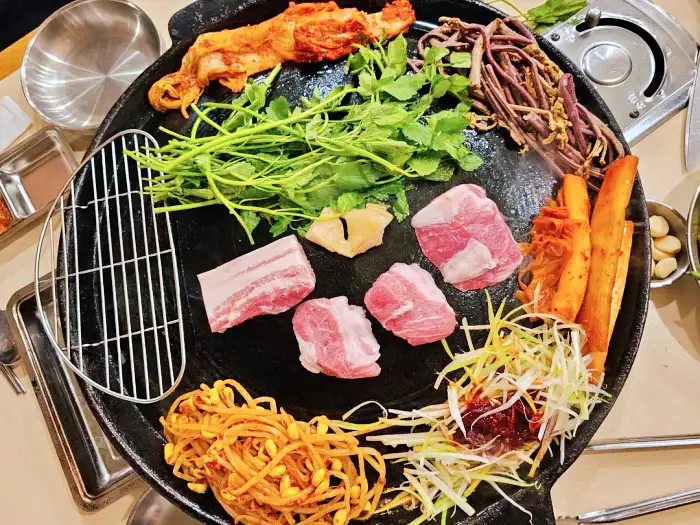 생방송 투데이 마포 공덕 벌집 밀랍 숙성 삼겹살 맛집