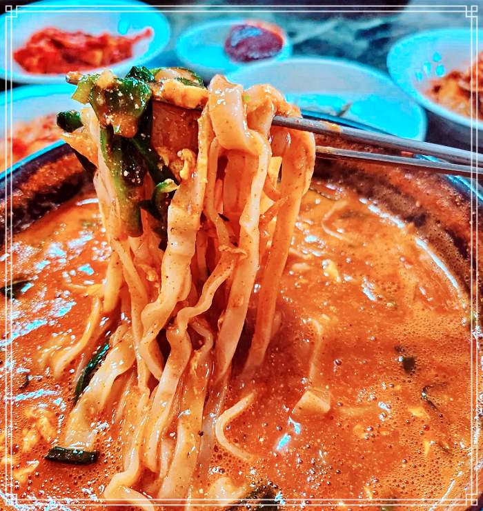 대전 송촌동 맛집 걸쭉한 추어 육수에 빠진 칼국수