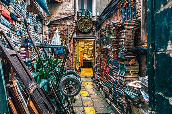 아쿠아 알타 서점 (Libreria Acqua Alta, 이탈리아 베네치아)