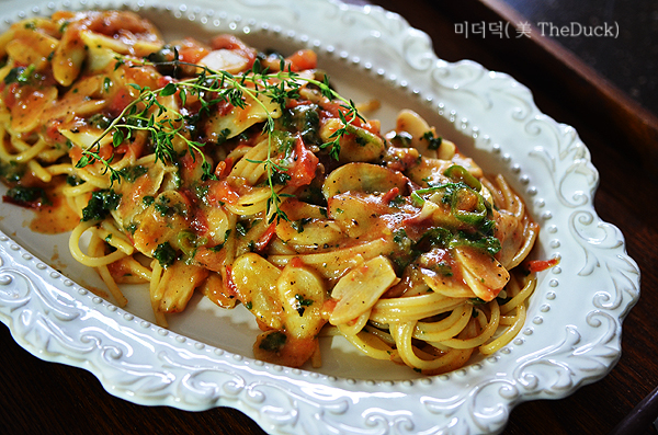 브런치로 좋은 토마토 치즈 오일 파스타