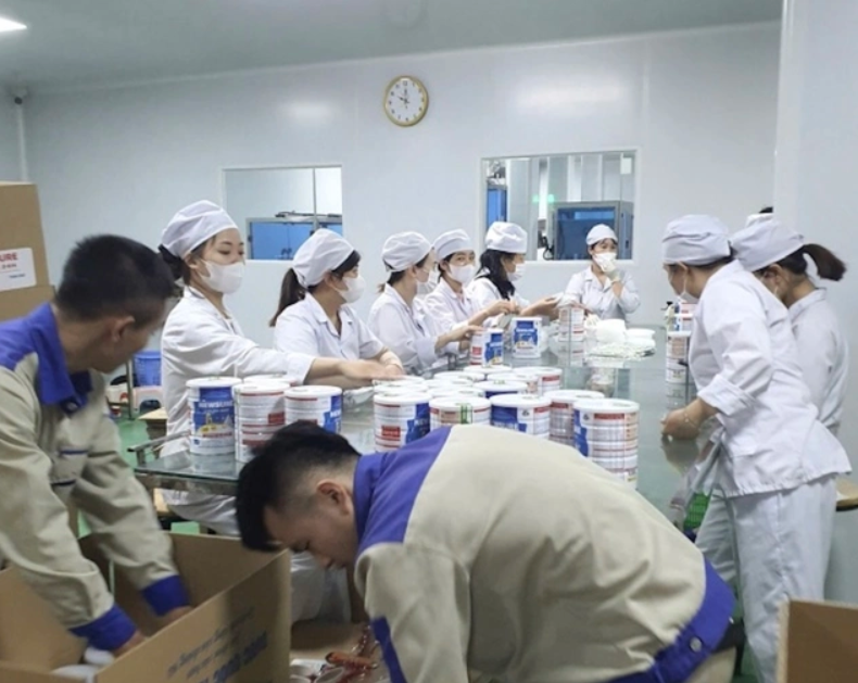 img src="베트남_가짜_분유_제조_적발.jpg"alt"베트남에서 가짜 분유 제조 업체 적발"