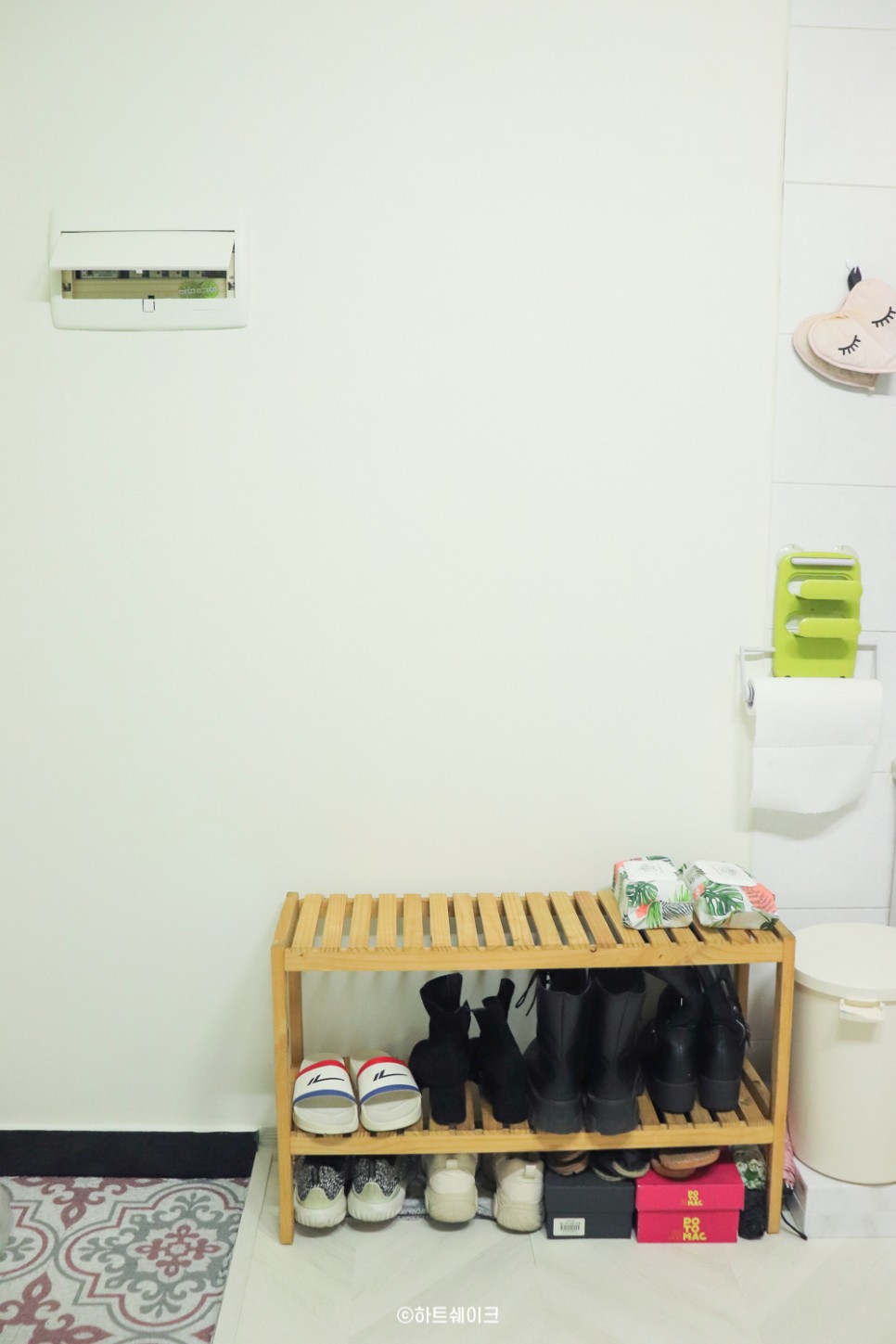 셀프인테리어 벽 페인트 칠하는 방법 벽지페인트 처음해봤는데 별거없네요. 벽지위에 칠해요. 16