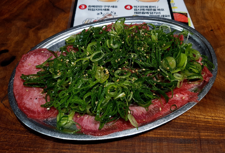 오사카 도톤보리 야키니쿠 마루(焼肉マル 心斎橋本店) 파소금 양념 우설 Salt &amp; Leek beef tongue 葱花鹽味舌肉