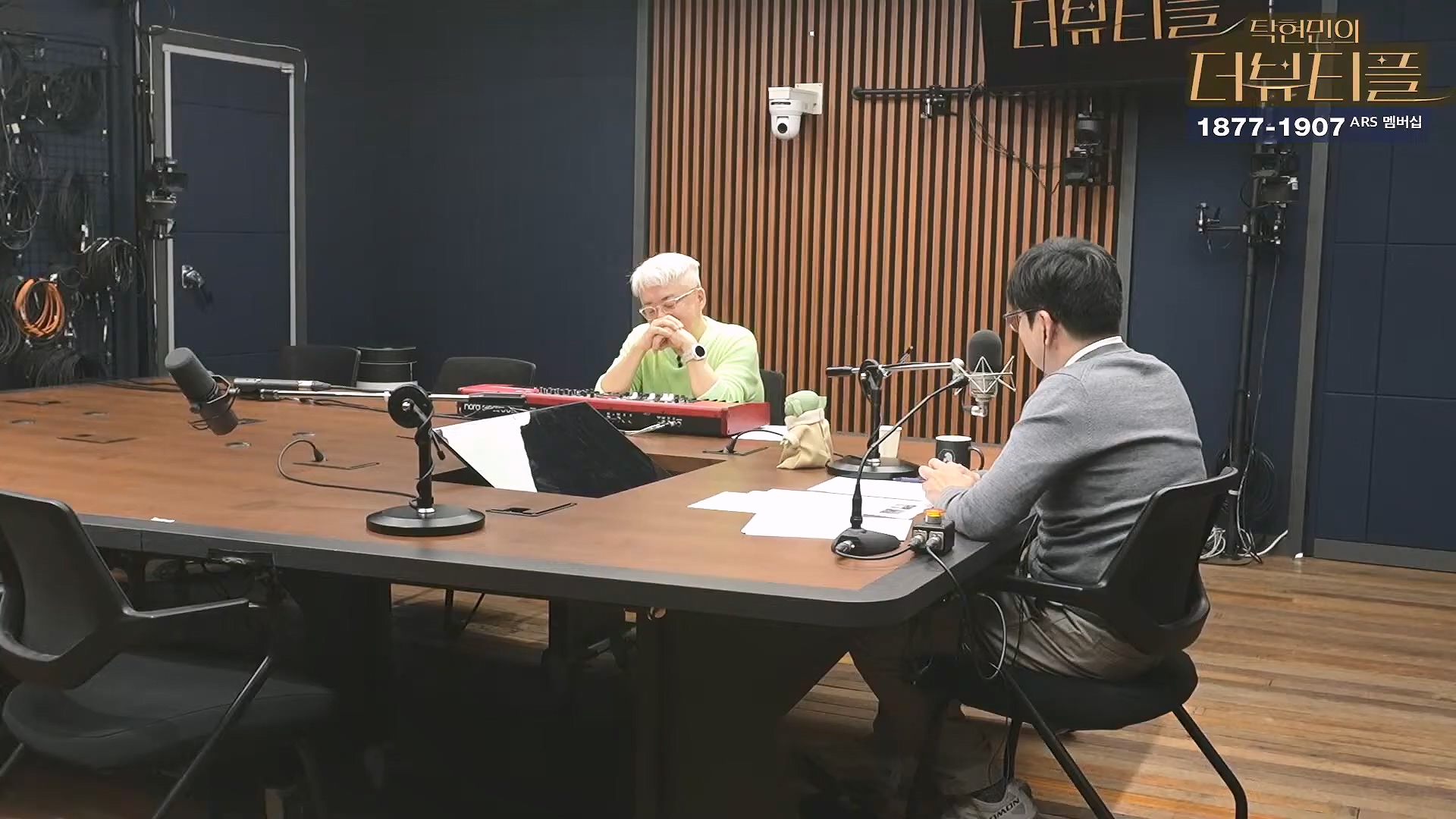 [#탁현민의더뷰티플] 탄핵변론 코믹쑈 - 내가 나를 끌어내려고 요원시켜 계몽령~¿¿ ¦ 2025년 1월 25일 토요일 ¦ 다시 27회 (1080p_30fps_H264-128kbit_AAC).mp4_20250125_151009.332.jpg