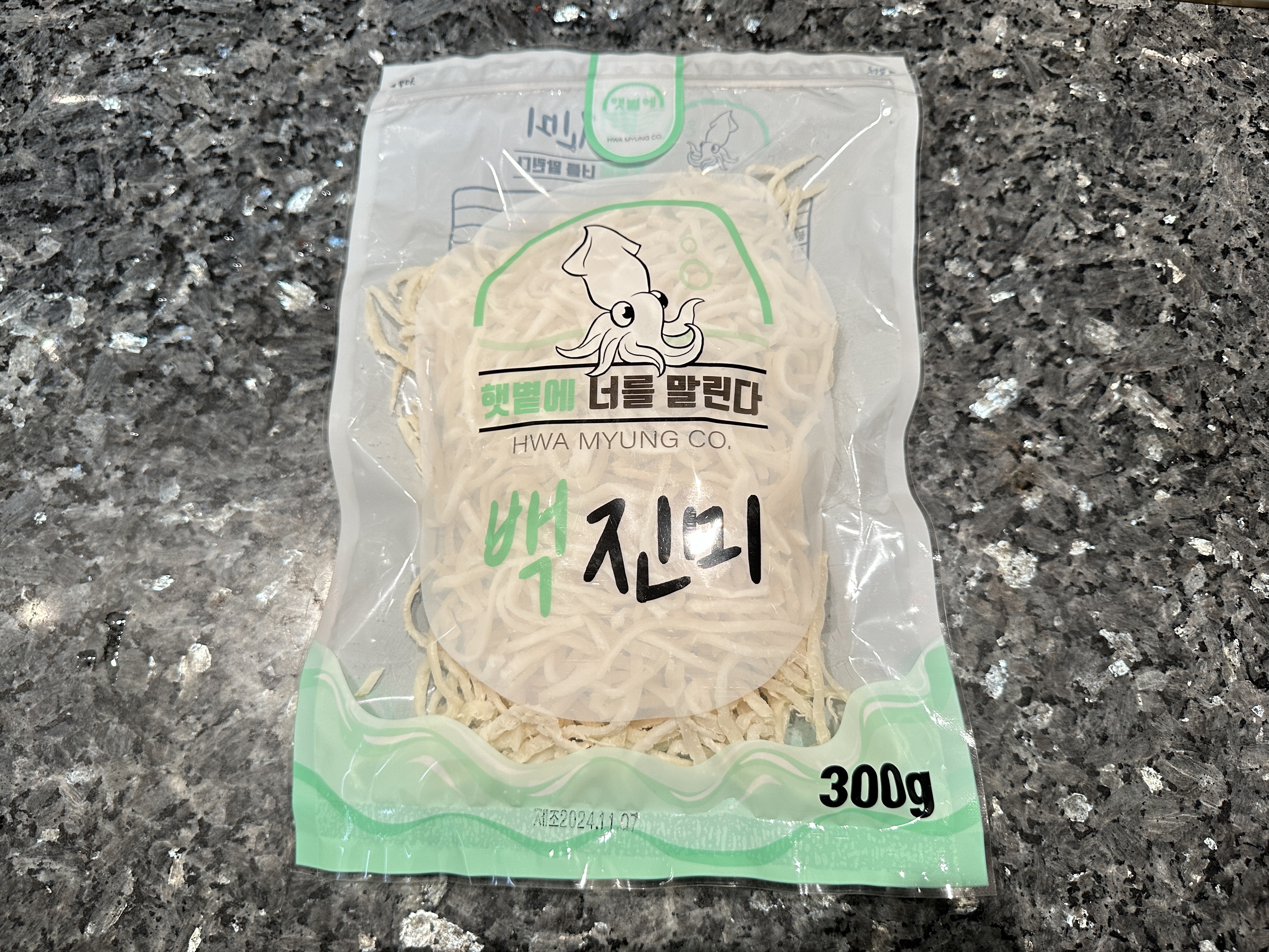 진미채가 봉지에 담겨져 있는 사진