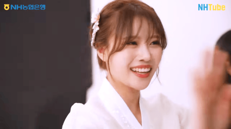 [연예] [움짤]         [러블리즈] 이미주 ..... 농협 지면 광고 촬영 스케치 -  와이드섬