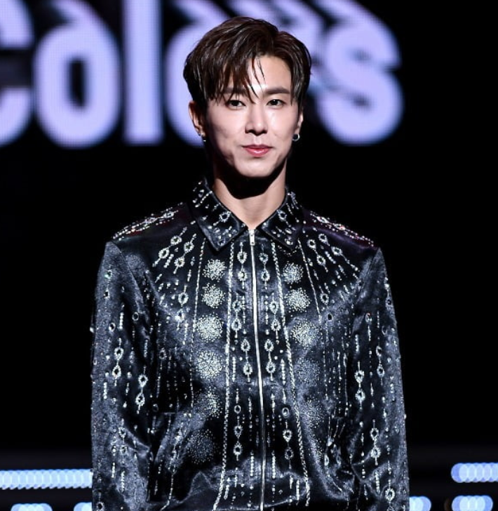  유노윤호 유흥주점 여성종업원과 12시까지 뭘 한거야?