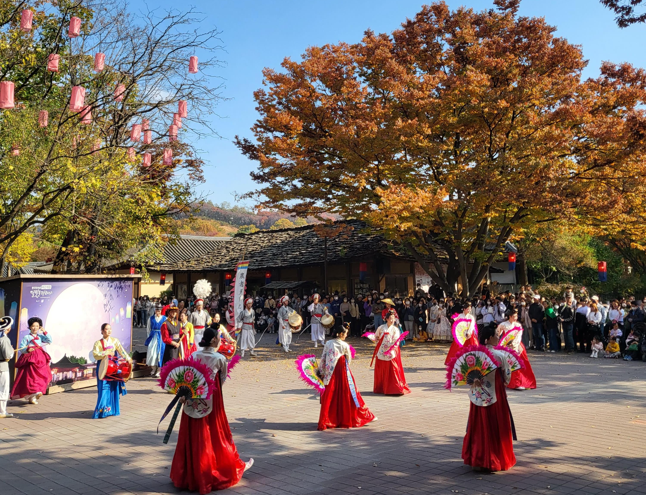 경기도-용인-민속촌-부채춤-공연-사진