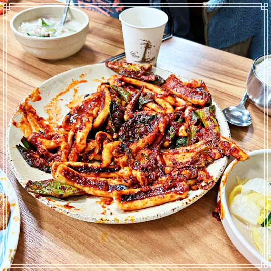 100회 토밥 좋아, 토요일은 밥이좋아 연탄불 직화구이 돼지불고기 토밥즈 MBTI 레이스 경주 충효동 추천 가게 석쇠 오징어불고기 방송 정보