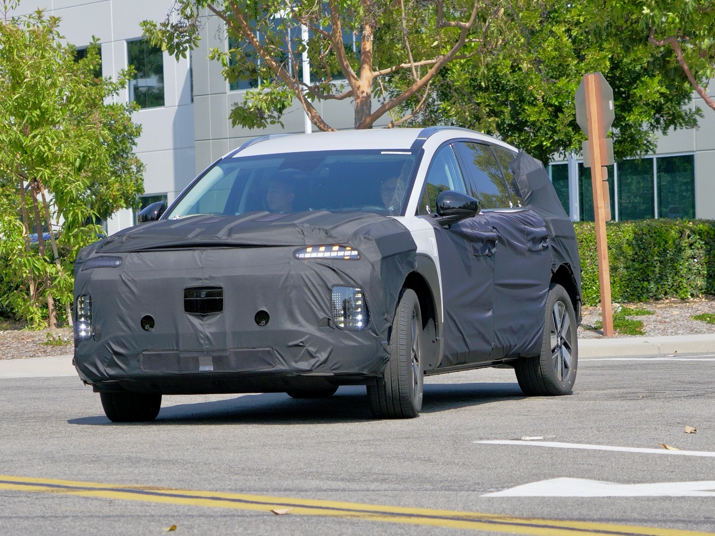 현대자동차 대형 전기 SUV 아이오닉 7 테스트카 스파이샷