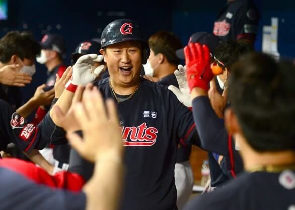 이대호-홈런치고하이파이브