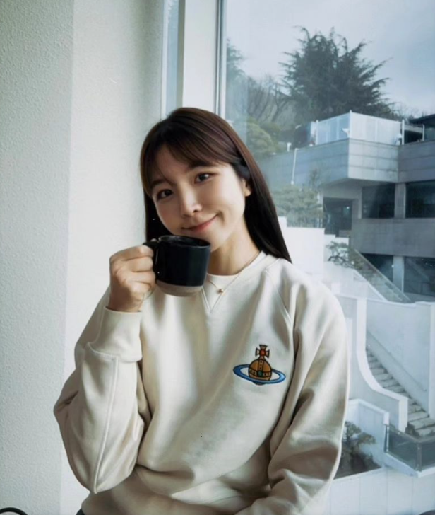 성해은 난리난 비비안웨스트우드 스웨트셔츠 여자 맨투맨