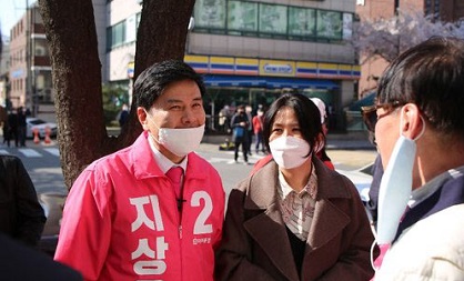 남편-지상욱의-선거-유세에-나온-심은하-사진