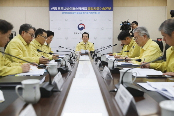  1월11일 오늘 현재 코로나19 신규 확진자 451명! 41일만에 400명대 !