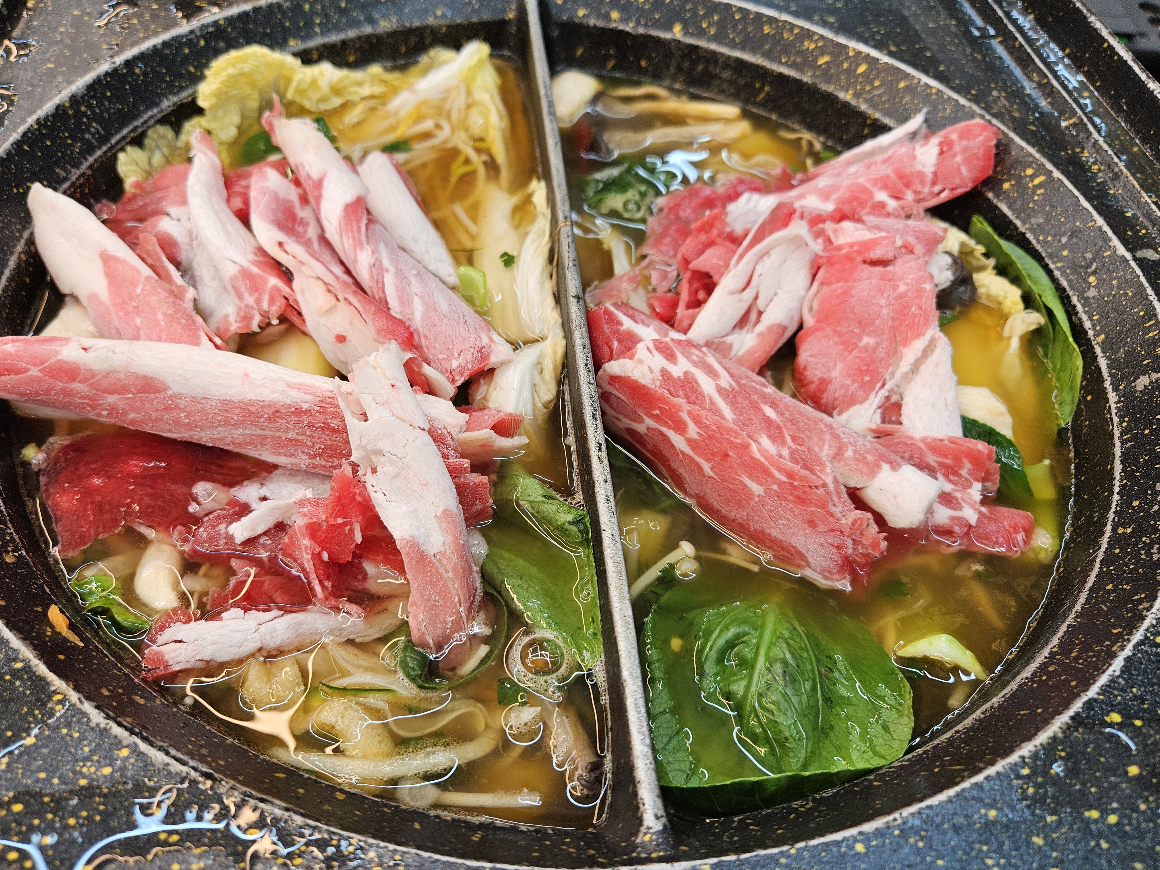 목동 맛집, 편편집 목동사거리점 편백찜+월남쌈+샤브샤브+볶음밥 - 일상행복 주식회사 이미지