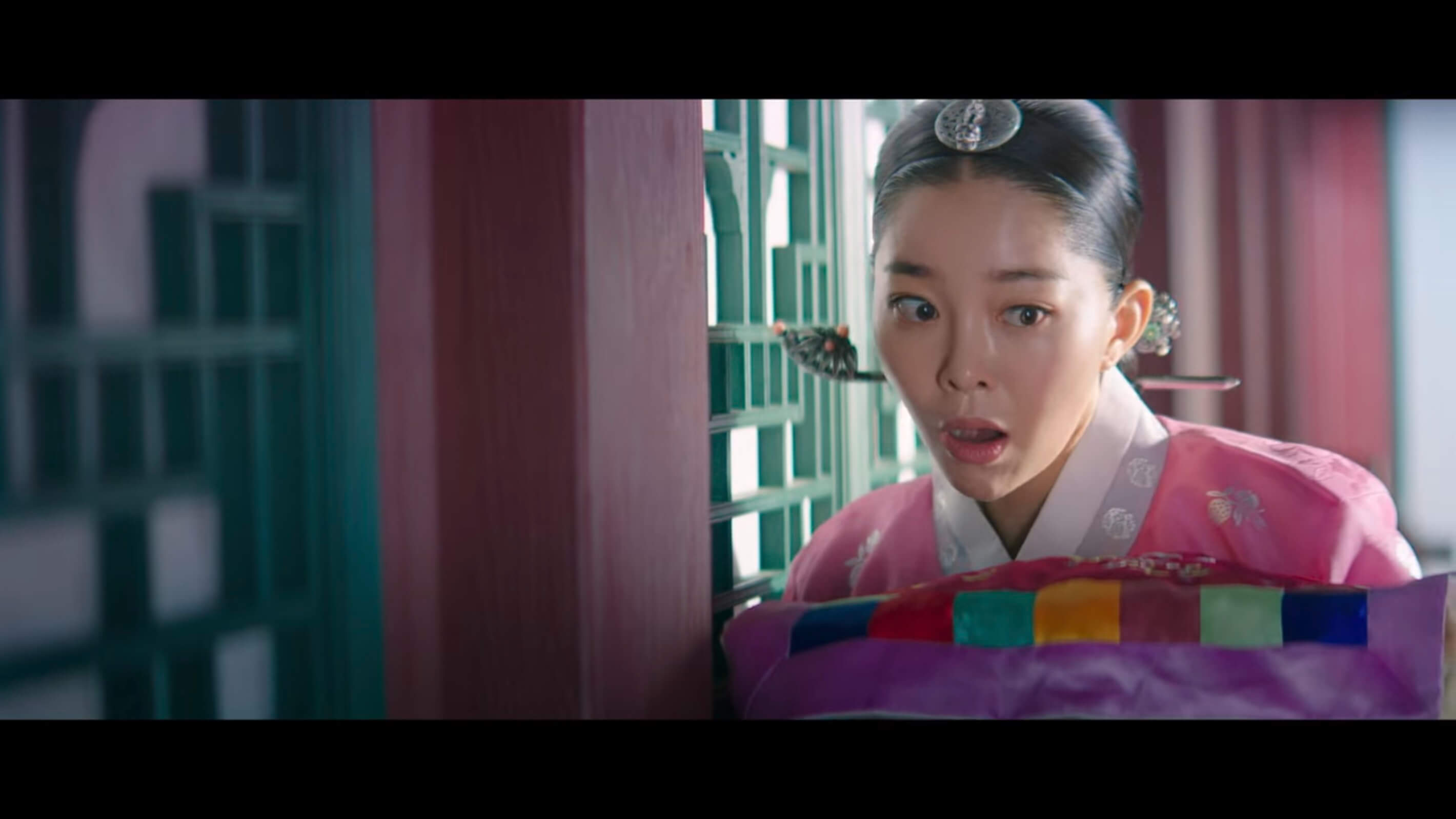 엿듣고 있는 태소용