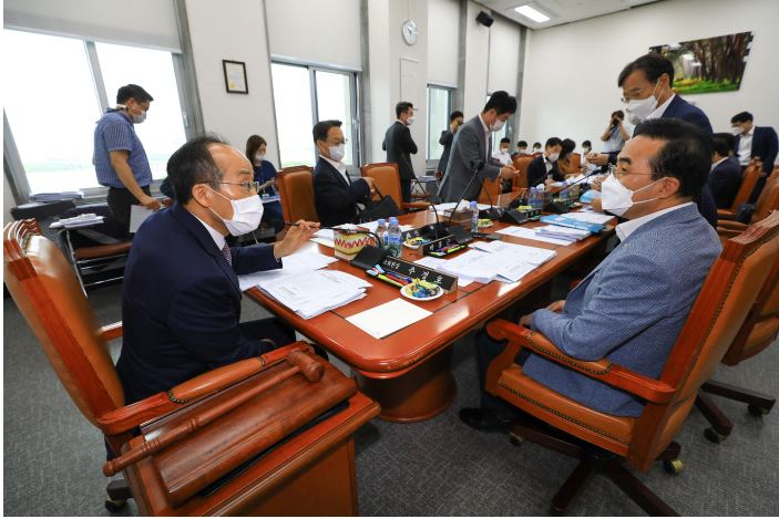  돌봄비 중학생 15만원 지급..4차 추경안 합의