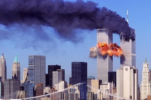 2001년 9월 11일 발생한 911테러로 공격 받은 쌍둥이 빌딩
