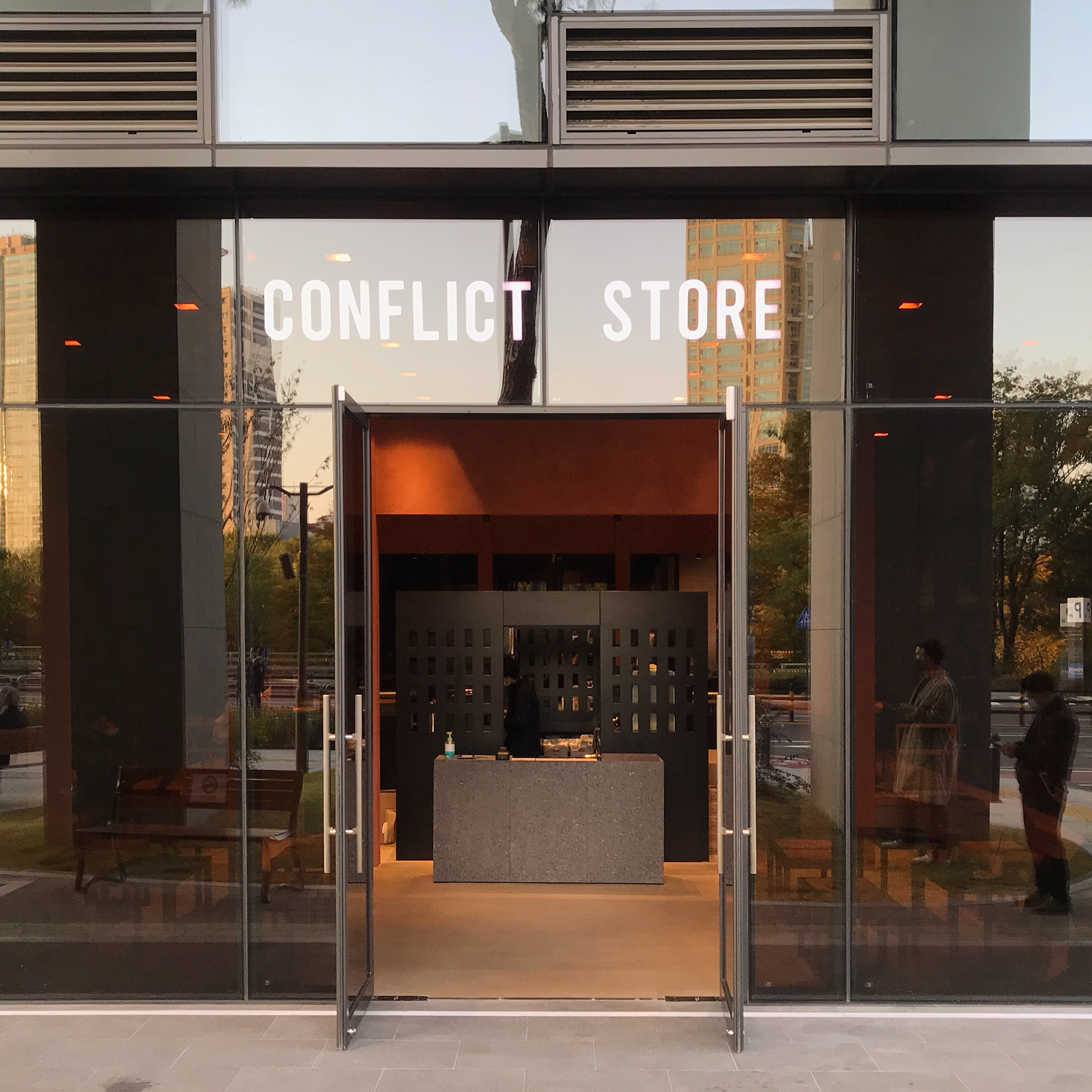  잠실 커비바 카페ㅣ컨플릭트스토어(conflict store)