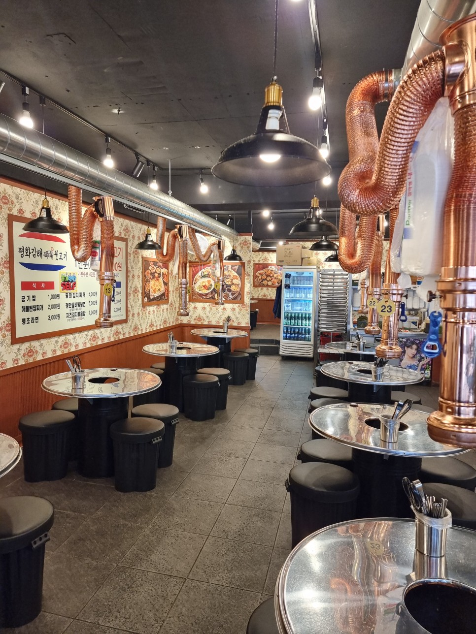평화김해뒤고기건대점 내부사진