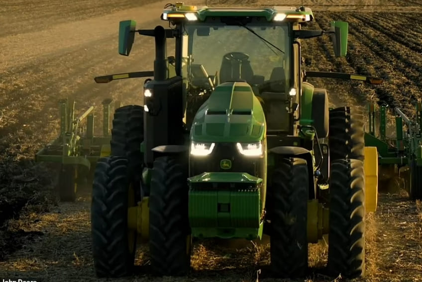 존 디어, 스마트폰으로 조종하는 자율주행 트랙터 공개 VIDEO: The future of farming? John Deere unveils its first driverless tractor.