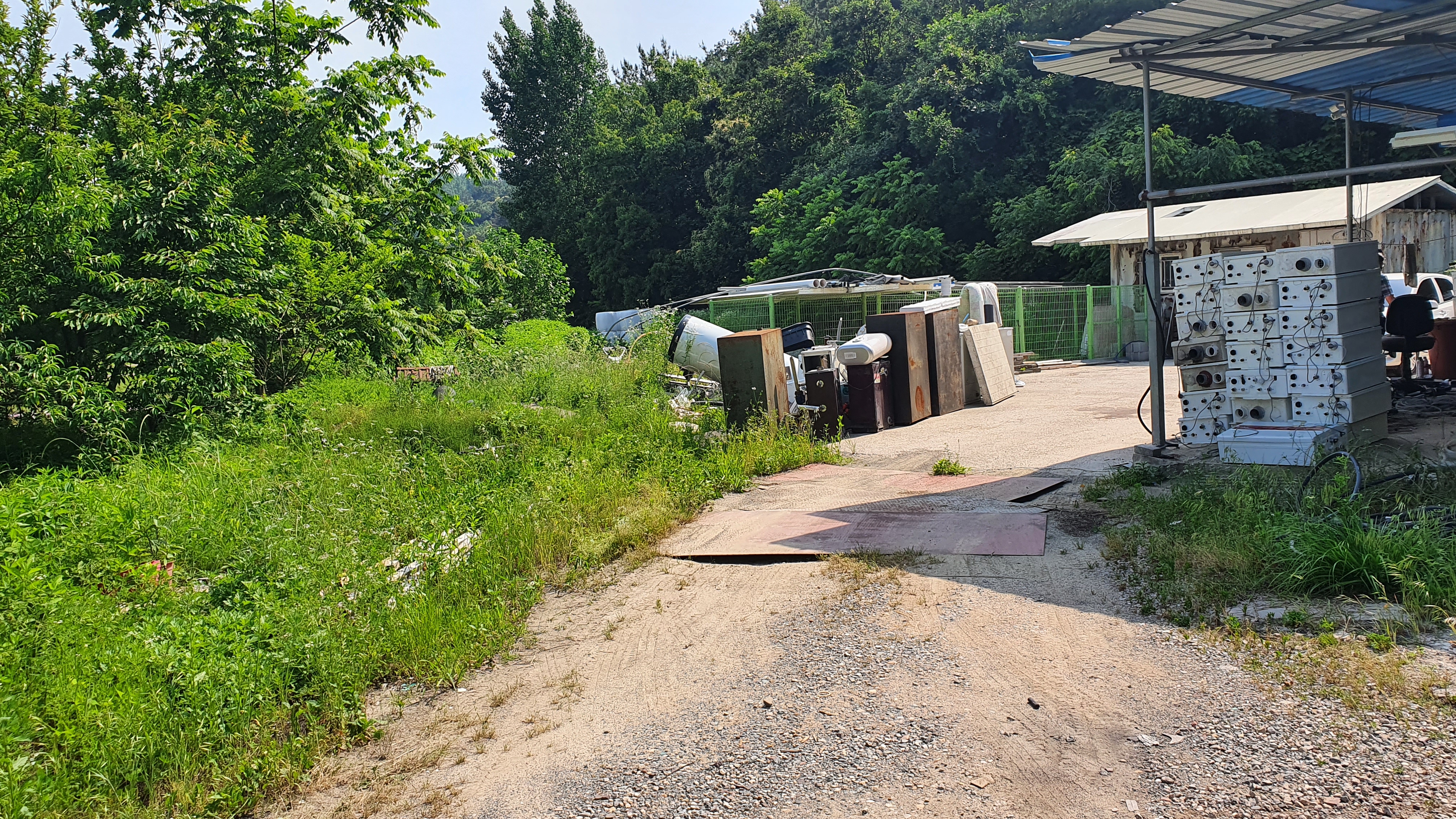  (땅나라 355번) 의령군 용덕면 소재, 마을에서 좀 떨어진 경량철골 주택 매매 / 문의  055)585-0053