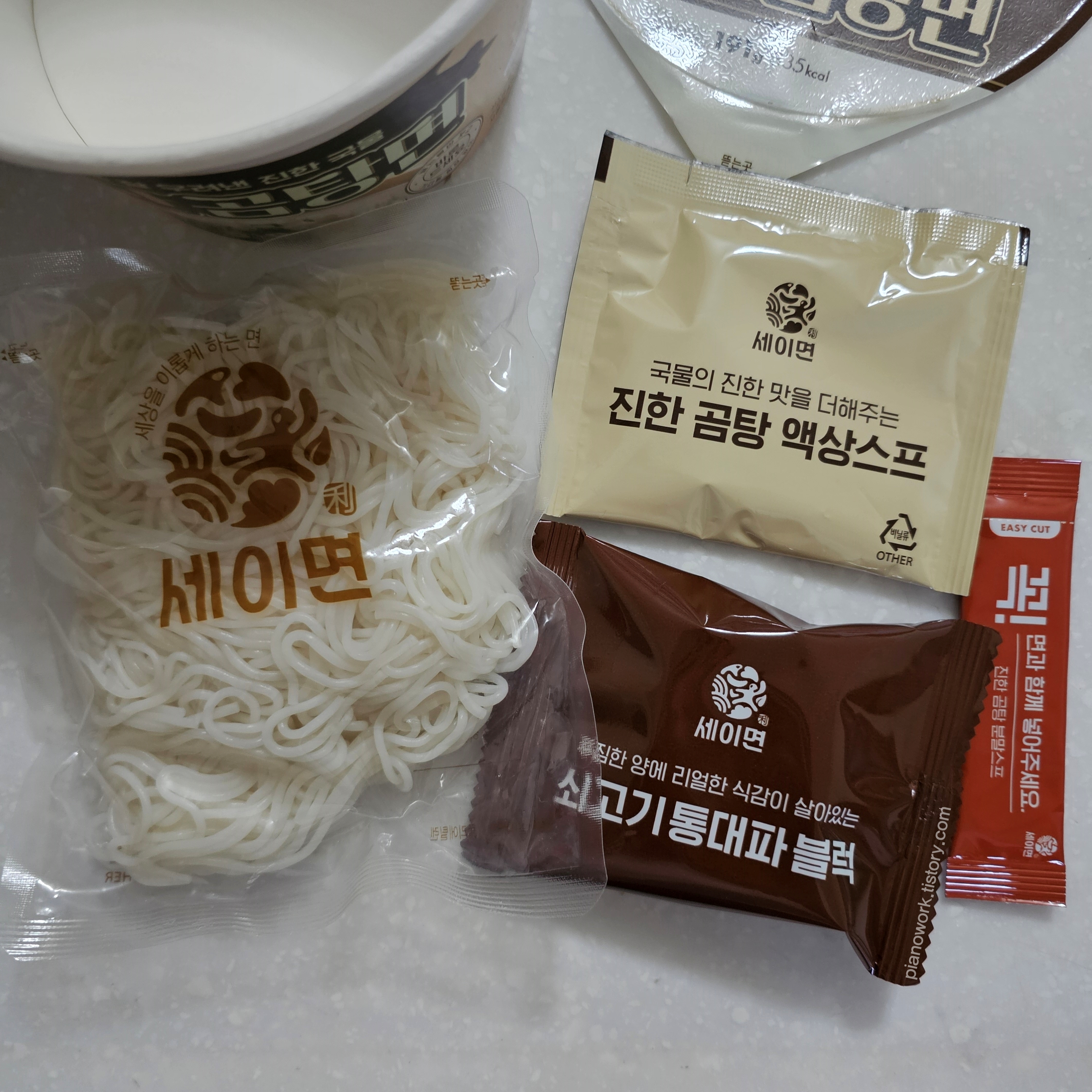 세이면 진한 곰탕면 - 내용물