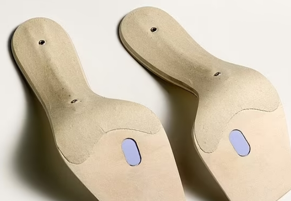 하이힐로 인한 골절&#44; 요통 방지 스마트 깔창 VIDEO:Footwear designer develops smart insole that distributes pressure