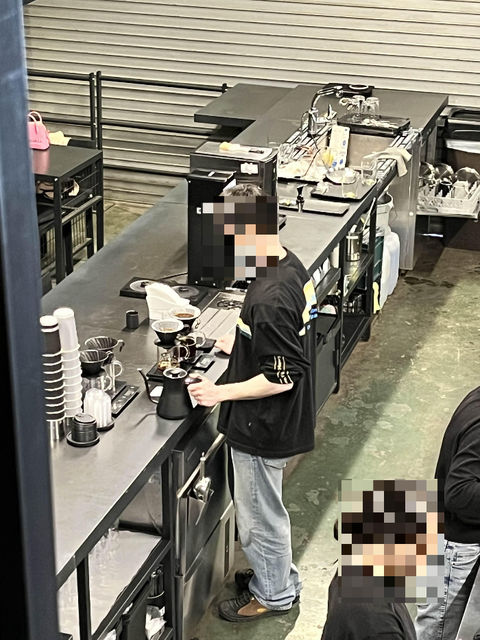드립 커피 제조중…