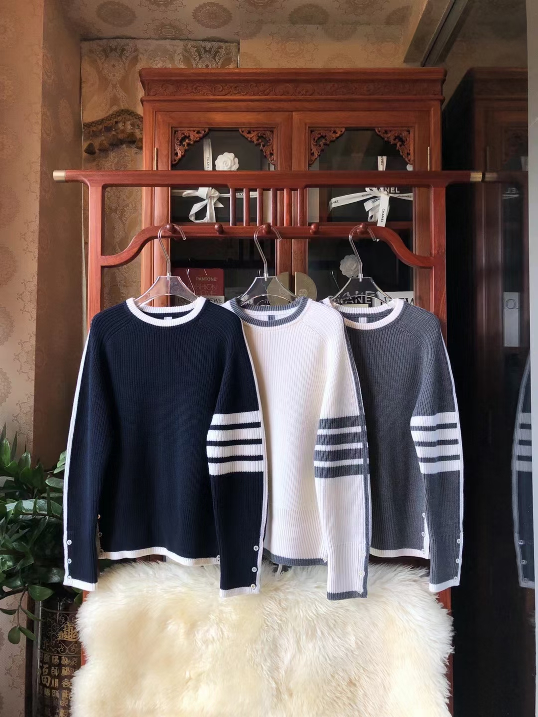  [THOM BROWNE] 톰브라운 백 라인 로고 케이블 사선 니트 스웨터 (3 COLOR)