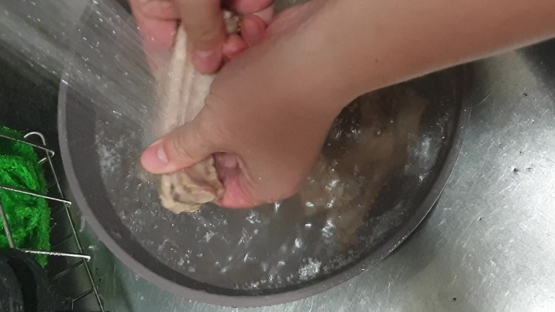 초벌고기 씻기 1단계