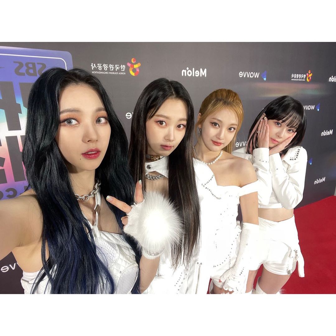  크리스마스기념 에스파 인스타그램 업로드 사진들